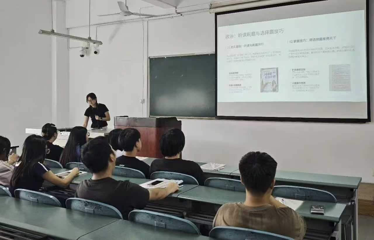 暑假备考正当时 朋辈经验引航向——设计艺术学院举办考研暑期备考经验分享会 (1)