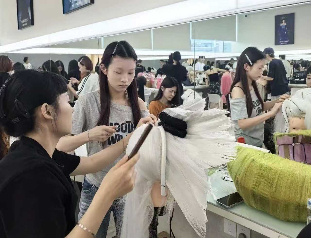 访企拓岗摸需求，精准对接促就业—— 设计艺术学院师生赴毛戈平化妆学校开展走访调研 (5)