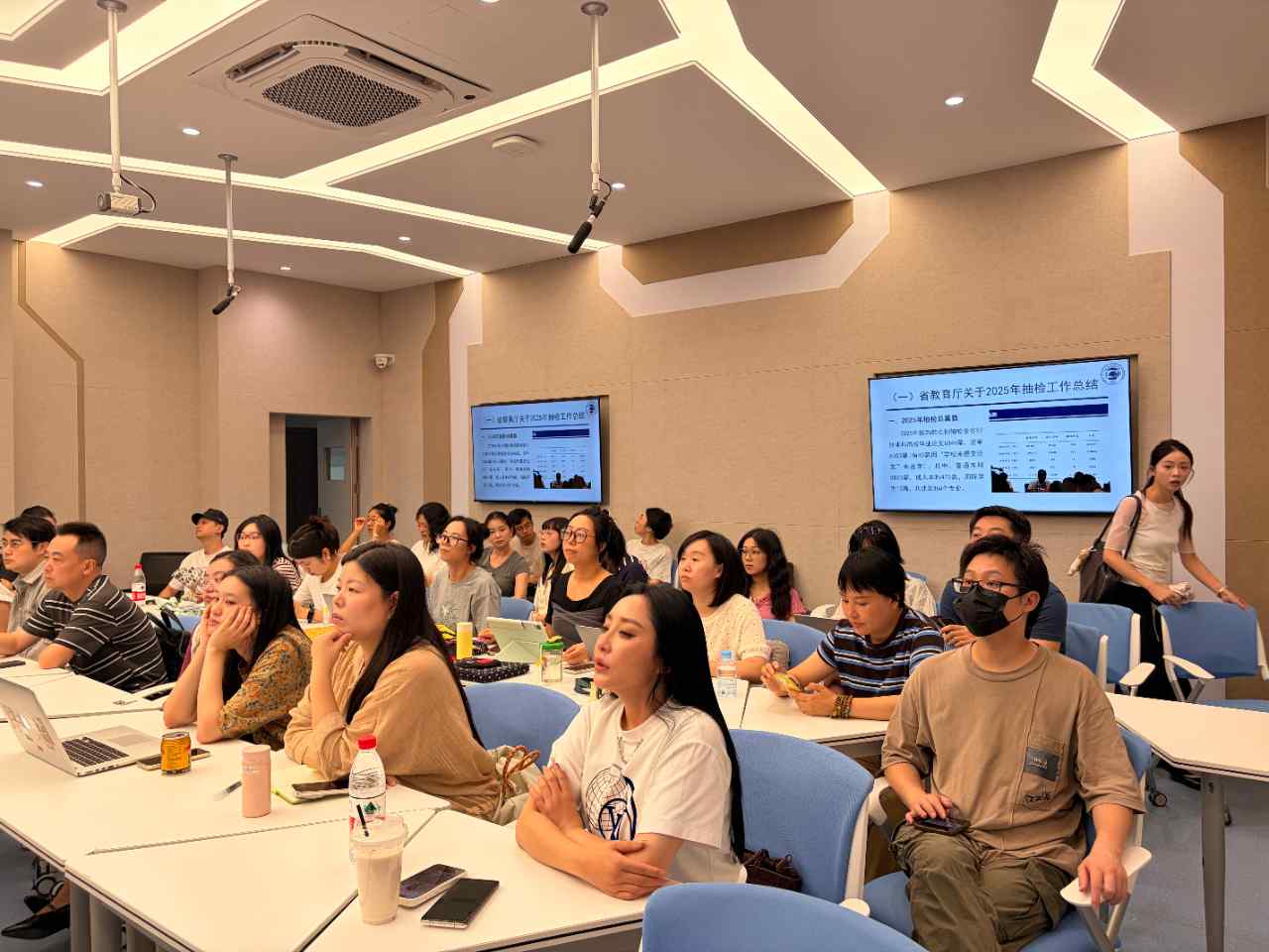 以检促教 以训赋能|设计艺术学院召开暑期教师教学系列培训总结交流会 (5) 以检促教 以训赋能|设计艺术学院召开暑期教师教学系列培训总结交流会 (5)