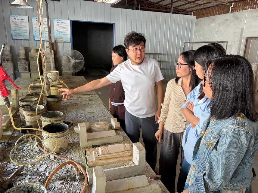 【访企拓岗】设计艺术学院赴成都久久陶瓷有限公司开展校企合作调研 (3) 【访企拓岗】设计艺术学院赴成都久久陶瓷有限公司开展校企合作调研 (3)