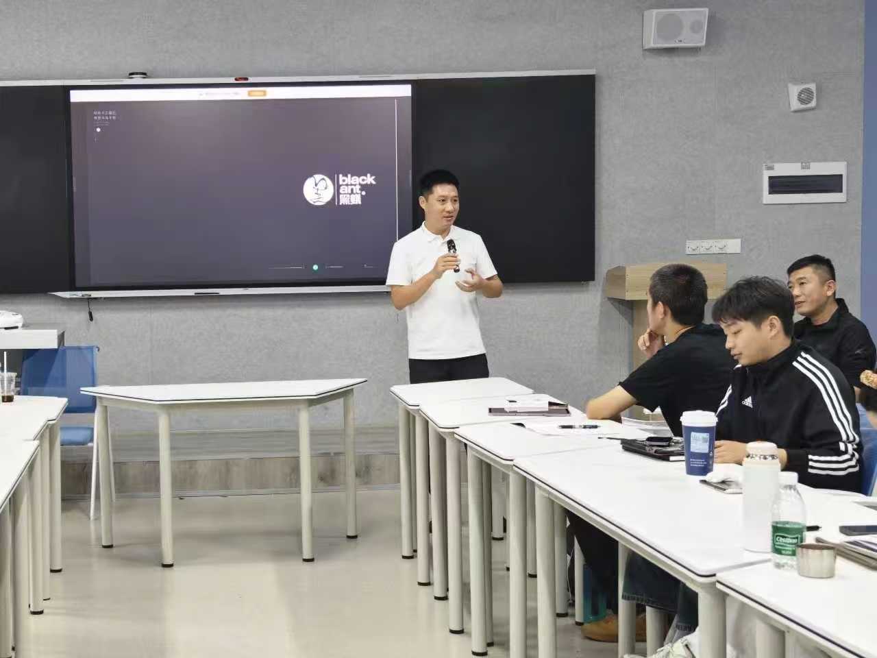 对接产业 重构课堂 设计艺术学院举办设计类专业教师课堂教学能力提升培训 (10) 对接产业 重构课堂 设计艺术学院举办设计类专业教师课堂教学能力提升培训 (10)