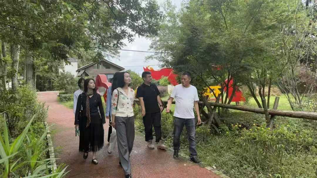 【一院一品】校村共建思政实践阵地 美育赋能乡村振兴—— 设计艺术学院赴崇州市廖家镇全兴村开展基地签约共建活动 (1) 【一院一品】校村共建思政实践阵地 美育赋能乡村振兴—— 设计艺术学院赴崇州市廖家镇全兴村开展基地签约共建活动 (1)