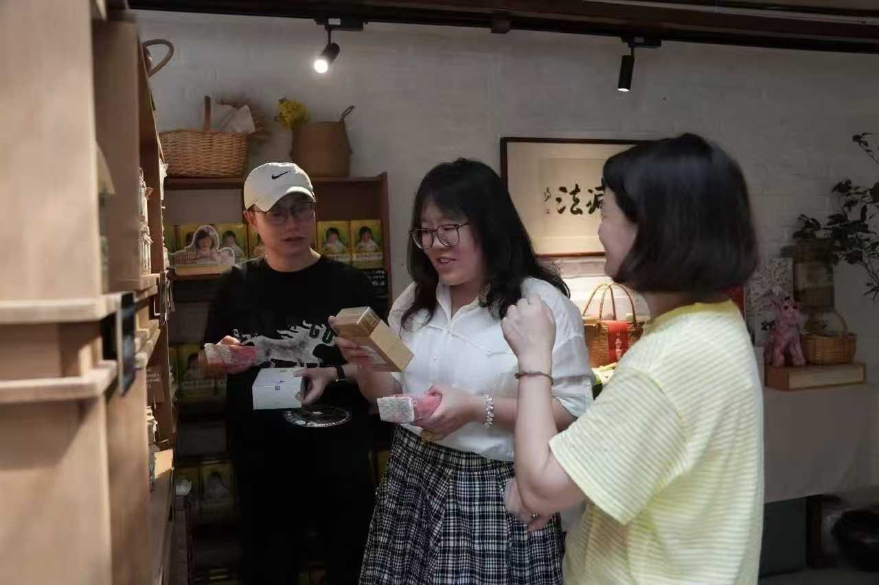 深化校企教研融合 赋能实践育人新模式——我院深入企业走访对接真实项目毕业设计选题 (4) 深化校企教研融合 赋能实践育人新模式——我院深入企业走访对接真实项目毕业设计选题 (4)
